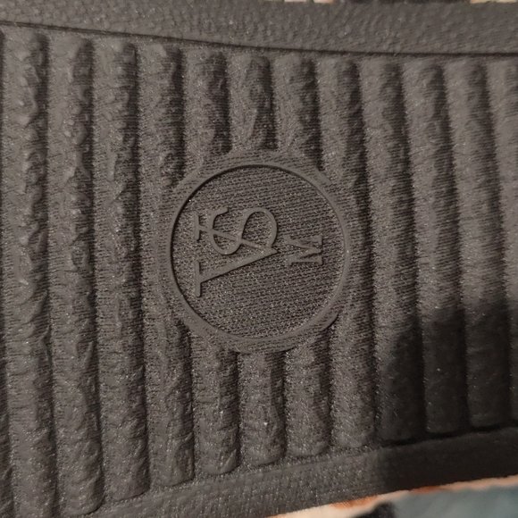 Victoria Secret slippers - Picture 5 of 5